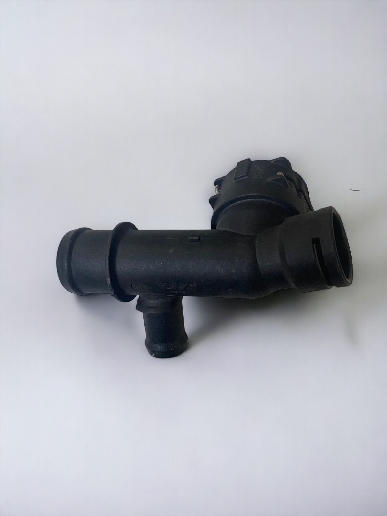 VOLKSWAGEN GOLF 7 2013 - 2017 RADYATÖR SU FLANŞI 5Q0122291BG - resim 1